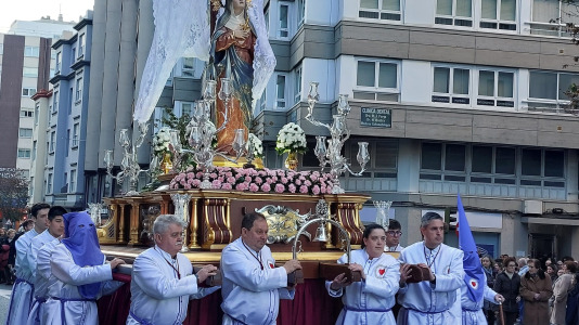 Paso de Nuestra Señora de las Angustias, en la avenida de Oza
