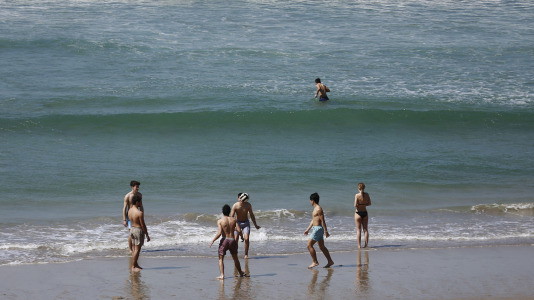 Los arenales coruñeses se llenaron este lunes de Pascua