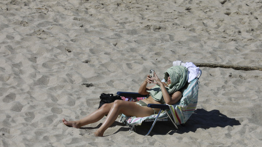 Los arenales coruñeses se llenaron este lunes de Pascua
