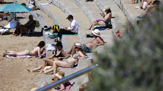 Los arenales coruñeses se llenaron este lunes de Pascua
