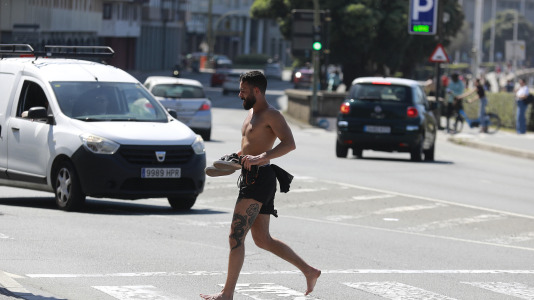 Los arenales coruñeses se llenaron este lunes de Pascua