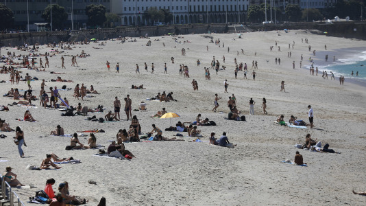 Los arenales coruñeses se llenaron este lunes de Pascua