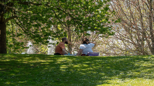 Los parques de A Coruña se llenaron de amantes del sol