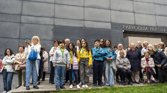 Los Rosales planta un olivo por su aniversario