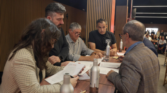 El certamen de tiraje de cerveza coronó, este miércoles, a Alejo Fuenteseca, del IES Sanxillao de Lugo, como nuevo maestro cervecero
