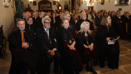 Diez nuevos caballeros fueron investidos con la Real Orden de Caballeros de María Pita por José Manuel Vázquez Fornos