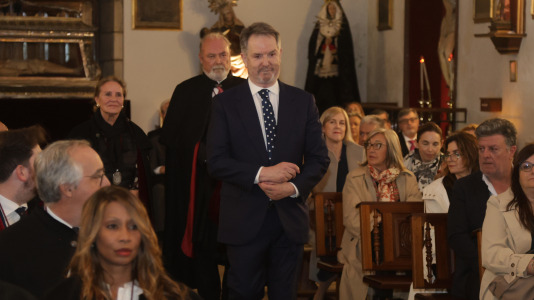 Diez nuevos caballeros fueron investidos con la Real Orden de Caballeros de María Pita por José Manuel Vázquez Fornos