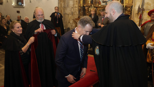 Diez nuevos caballeros fueron investidos con la Real Orden de Caballeros de María Pita por José Manuel Vázquez Fornos