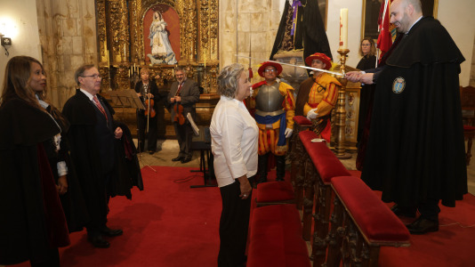 Diez nuevos caballeros fueron investidos con la Real Orden de Caballeros de María Pita por José Manuel Vázquez Fornos