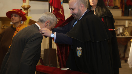 Diez nuevos caballeros fueron investidos con la Real Orden de Caballeros de María Pita por José Manuel Vázquez Fornos