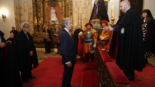 Diez nuevos caballeros fueron investidos con la Real Orden de Caballeros de María Pita por José Manuel Vázquez Fornos
