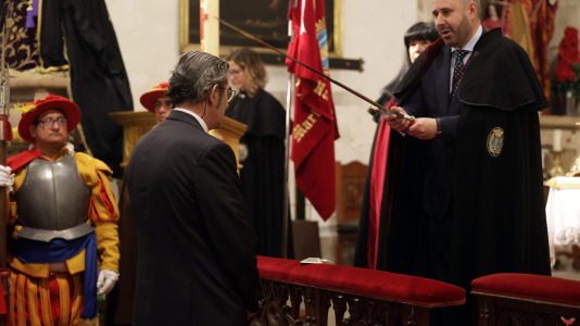 Diez nuevos caballeros fueron investidos con la Real Orden de Caballeros de María Pita por José Manuel Vázquez Fornos