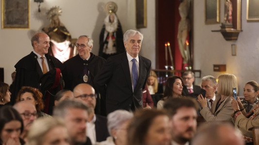 Diez nuevos caballeros fueron investidos con la Real Orden de Caballeros de María Pita por José Manuel Vázquez Fornos