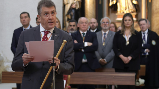 La tradicional misa fue oficiada por el arzobispo de Santiago, Francisco José Prieto, y el voto lo realizó el concejal de Educación, Juan Ignacio Borrego, en representación del Consistorio.