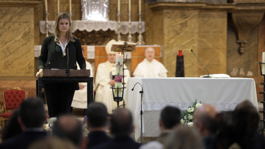 La tradicional misa fue oficiada por el arzobispo de Santiago, Francisco José Prieto, y el voto lo realizó el concejal de Educación, Juan Ignacio Borrego, en representación del Consistorio.