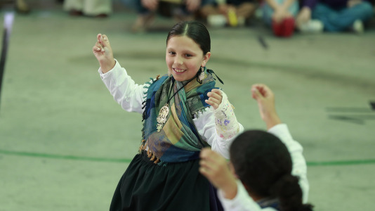 El Campo da Festa se llenó para interpretar la ‘Muiñeira de Santaia de Moar’ con 200 bailarores del colegio Franciscanas (A Coruña), Garrulaxe Cecebre (Cambre), Nemeth (Carballo), Santa María de Torás (A Laracha), Queiroa (Sada), Trubisquiña (Vimianzo), Azougue (Betanzos), A Marola (Oleiros) y Xiradela.