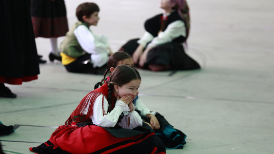 El Campo da Festa se llenó para interpretar la ‘Muiñeira de Santaia de Moar’ con 200 bailarores del colegio Franciscanas (A Coruña), Garrulaxe Cecebre (Cambre), Nemeth (Carballo), Santa María de Torás (A Laracha), Queiroa (Sada), Trubisquiña (Vimianzo), Azougue (Betanzos), A Marola (Oleiros) y Xiradela.