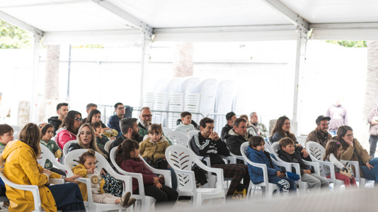 A praza de Azcárraga acolleu varias actuacións para os máis pequenos dentro do programa da festa das Letras Galegas na Coruña