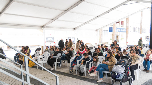 A praza de Azcárraga acolleu varias actuacións para os máis pequenos dentro do programa da festa das Letras Galegas na Coruña
