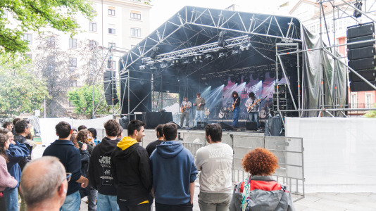 A música tomou a praza de España para celebrar o día das Letras Galegas