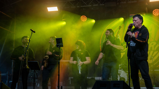 A praza de España vibrou con música durante todo o sábado previo ás Letras