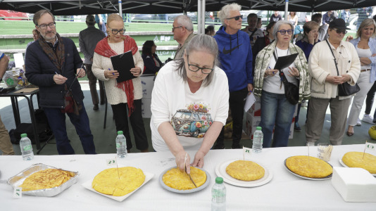 El barrio volvió a celebrar su ya tradicional certamen para elegir la mejor tortilla