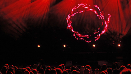 En el teatro Colón de A Coruña, el grupo más importante de la música electrónica de España,  presentó los temas de su nuevo álbum, incluido su exitoso primer lanzamiento 'Maldita Mujer'