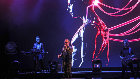 En el teatro Colón de A Coruña, el grupo más importante de la música electrónica de España,  presentó los temas de su nuevo álbum, incluido su exitoso primer lanzamiento 'Maldita Mujer'