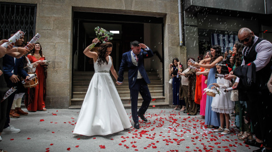 Los vecinos se vuelcan con la ceremonia de Javi y Lore