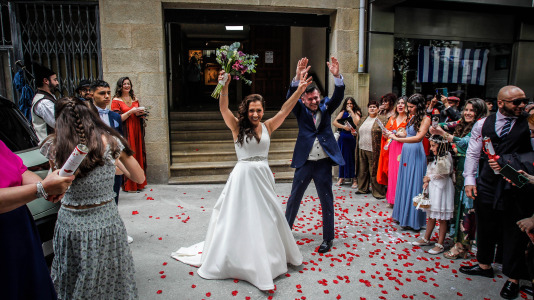 Los vecinos se vuelcan con la ceremonia de Javi y Lore