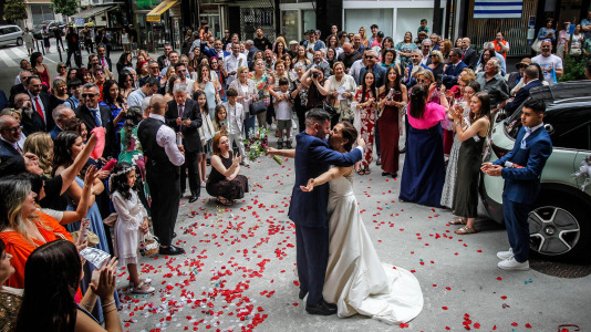 Los vecinos se vuelcan con la ceremonia de Javi y Lore