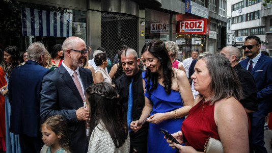 Los vecinos se vuelcan con la ceremonia de Javi y Lore