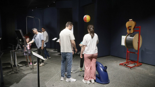 Los museos científicos de la ciudad han realizado una jornada de puertas abiertas para celebrar su día. El museo de Bellas Artes se ha unido, con obradoiros y visitas guiadas