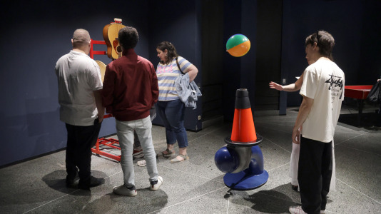 Los museos científicos de la ciudad han realizado una jornada de puertas abiertas para celebrar su día. El museo de Bellas Artes se ha unido, con obradoiros y visitas guiadas