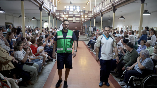 La pasarela organizada por Acebe CCA en la Casa Núñez, superó las expectativas más optimistas y resultó todo un éxito, con asistentes de pie e incluso en el exterior
