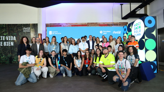 Alfonso Rueda y Ángeles Vázquez visitan la fábrica de la Coca-Cola en A Coruña