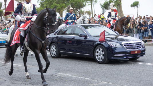 Los reyes Felipe y Letizia y la princesa Leonor presidieron el desfile en Vigo