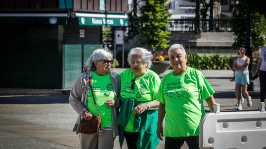 Cientos de personas recorrieron las calles del casco urbano para unirse a la 'marea verde'