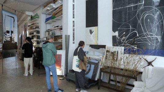 Medio centenar de talleres de artistas herculinos abren sus puertas en la jornada de Estudios Abertos, que en esta ocasión se realiza durante dos días