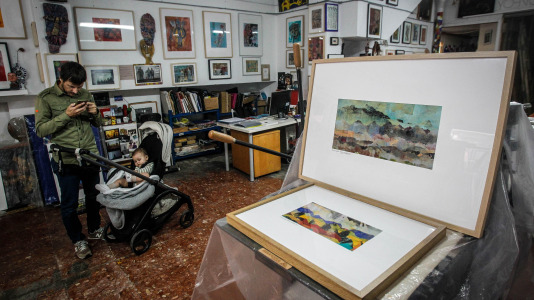 Medio centenar de talleres de artistas herculinos abren sus puertas en la jornada de Estudios Abertos, que en esta ocasión se realiza durante dos días