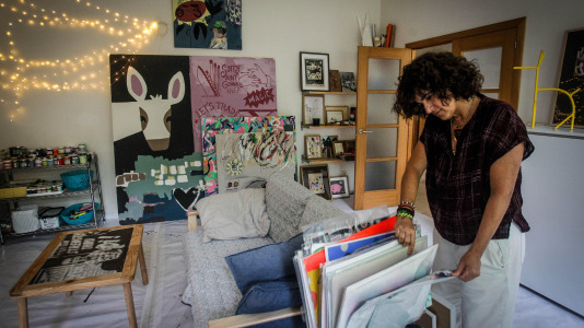 Medio centenar de talleres de artistas herculinos abren sus puertas en la jornada de Estudios Abertos, que en esta ocasión se realiza durante dos días