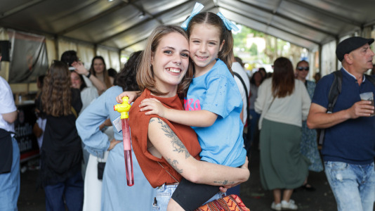 Cambre vivió un fin de semana de ‘troula’ con esta fiesta que terminó este domingo con paella y la actuación de Aixa Romay en la sesión vermú, mientras que la música del tardeo corrió a cargo de Dj Isaac