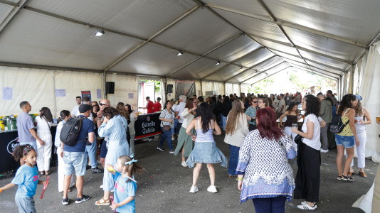 Cambre vivió un fin de semana de ‘troula’ con esta fiesta que terminó este domingo con paella y la actuación de Aixa Romay en la sesión vermú, mientras que la música del tardeo corrió a cargo de Dj Isaac