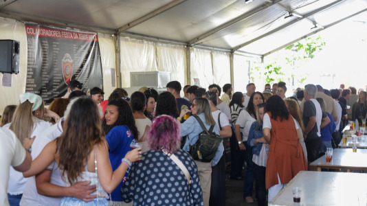 Cambre vivió un fin de semana de ‘troula’ con esta fiesta que terminó este domingo con paella y la actuación de Aixa Romay en la sesión vermú, mientras que la música del tardeo corrió a cargo de Dj Isaac