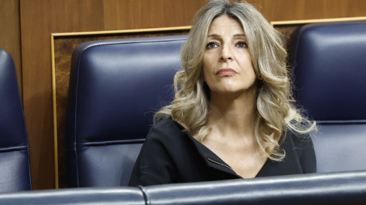 La vicepresidenta segunda y ministra de Trabajo y Economía Social, Yolanda Díaz, en el hemiciclo del Congreso de los diputados donde el papa León XIV pronuncia este lunes un esperado e histórico discurso en las Cortes durante su visita a España