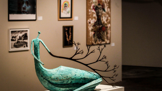 Con la presencia de la alcaldesa Inés Rey, se inauguró esta muestra con el trabajo de más de 60 artistas que participaron el 6 y 7 de junio en las jornadas de puertas abiertas en los estudios de A Coruña