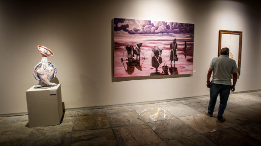 Con la presencia de la alcaldesa Inés Rey, se inauguró esta muestra con el trabajo de más de 60 artistas que participaron el 6 y 7 de junio en las jornadas de puertas abiertas en los estudios de A Coruña