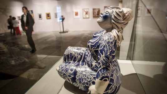 Con la presencia de la alcaldesa Inés Rey, se inauguró esta muestra con el trabajo de más de 60 artistas que participaron el 6 y 7 de junio en las jornadas de puertas abiertas en los estudios de A Coruña