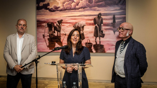 Con la presencia de la alcaldesa Inés Rey, se inauguró esta muestra con el trabajo de más de 60 artistas que participaron el 6 y 7 de junio en las jornadas de puertas abiertas en los estudios de A Coruña