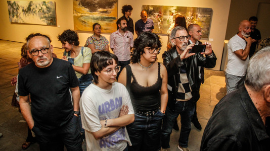 Con la presencia de la alcaldesa Inés Rey, se inauguró esta muestra con el trabajo de más de 60 artistas que participaron el 6 y 7 de junio en las jornadas de puertas abiertas en los estudios de A Coruña